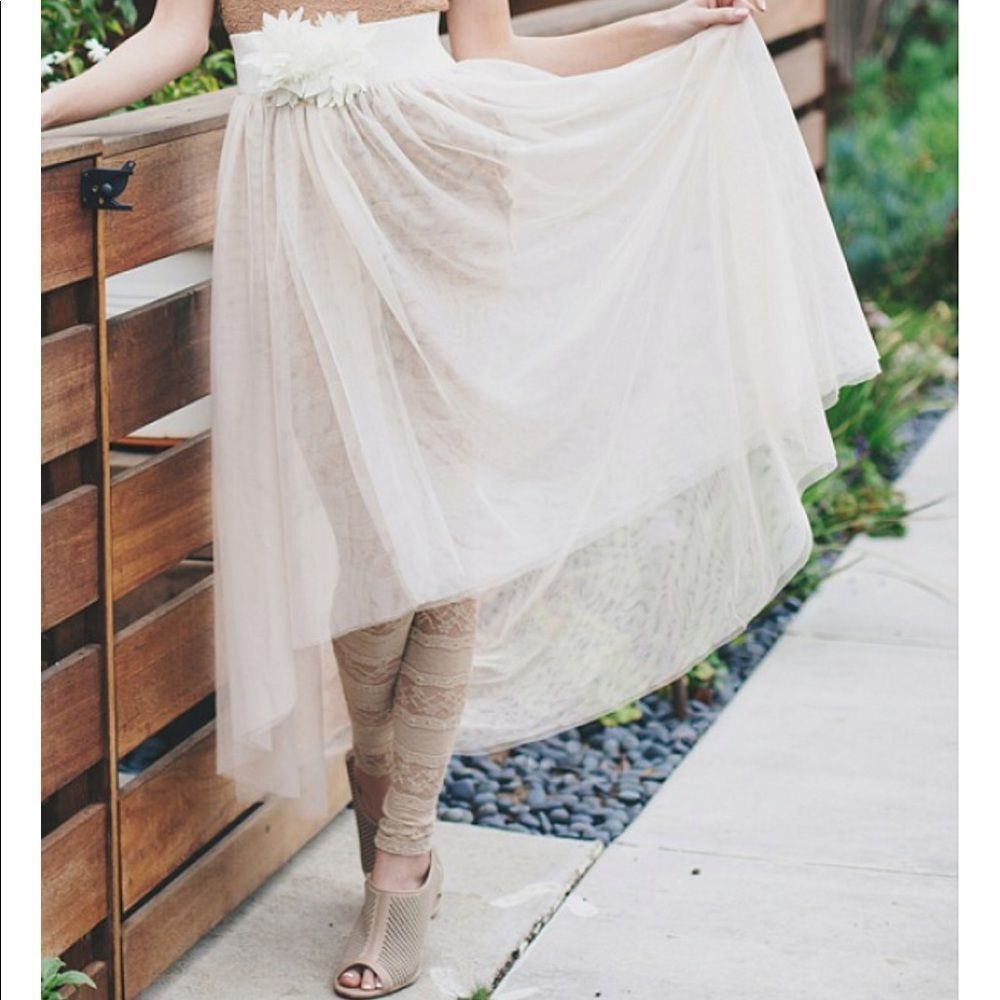 NWT Anthropologie Tulle Skirt with Flower Detail